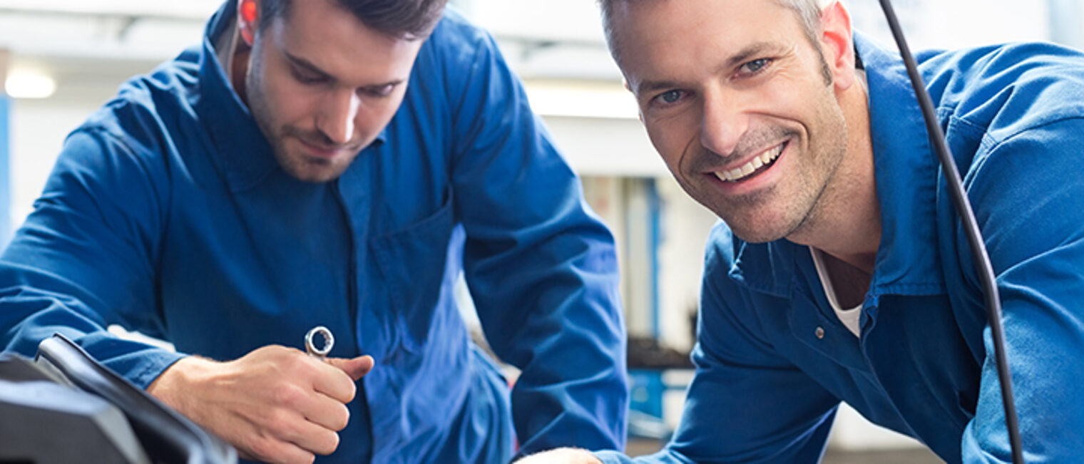 Team of mechanics working together at the repair garage Schlagwort(e): Automobile Industry, Service, Garage, Mid Adult Men, Young Men, Men, Males, Auto Mechanic, Bonnet, Coveralls, Maintenance Engineer, Hood - Clothing, Mechanic, 35-39 Years, 30-39 Years, 20-24 Years, 20-29 Years, Mid Adult, Young Adult, Smiling, Repairing, Working, Caucasian Ethnicity, Expertise, Teamwork, Togetherness, Joy, Blue, Business, Indoors, Cheerful, Manual Worker, Office Worker, Occupation, Day, Workshop, Car, Engine, Machinist, Team