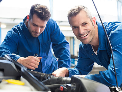 Team of mechanics working together at the repair garage Schlagwort(e): Automobile Industry, Service, Garage, Mid Adult Men, Young Men, Men, Males, Auto Mechanic, Bonnet, Coveralls, Maintenance Engineer, Hood - Clothing, Mechanic, 35-39 Years, 30-39 Years, 20-24 Years, 20-29 Years, Mid Adult, Young Adult, Smiling, Repairing, Working, Caucasian Ethnicity, Expertise, Teamwork, Togetherness, Joy, Blue, Business, Indoors, Cheerful, Manual Worker, Office Worker, Occupation, Day, Workshop, Car, Engine, Machinist, Team