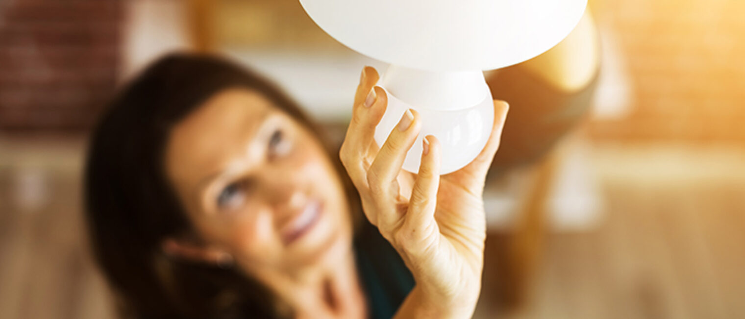 Austausch einer LED-Glühbirne
