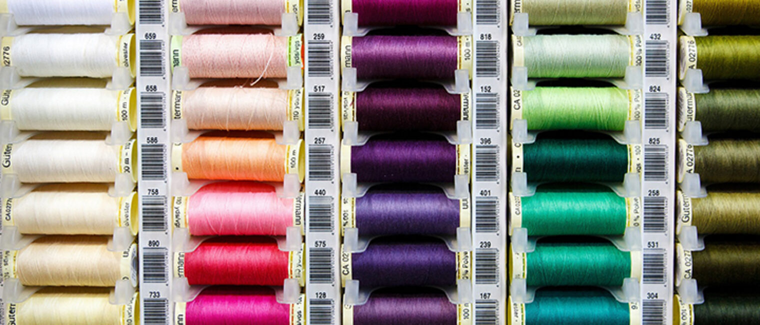 Nähgarn-Rollen in vielen Farben