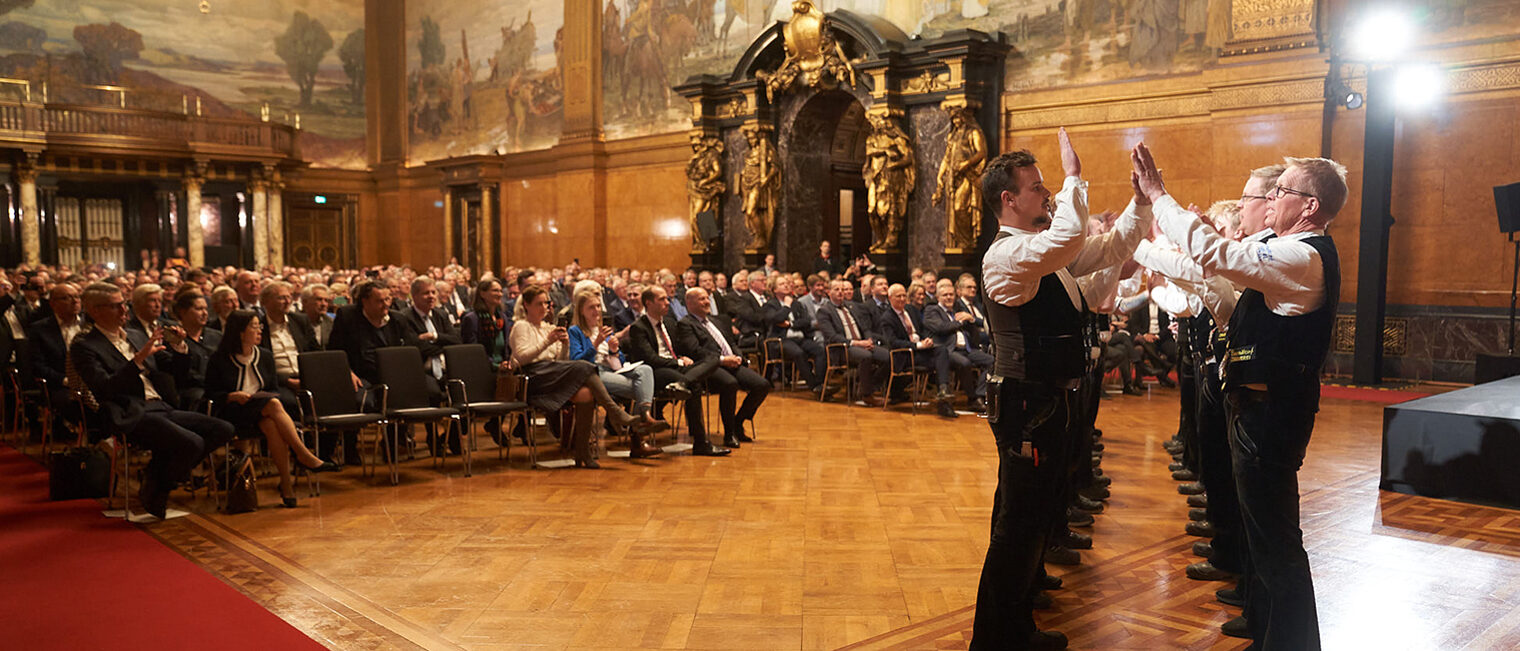 Zimmererklatsch beim Senatsempfang zum 150-Jahr-Jubiläum im Festsaal des Hamburger Rathauses