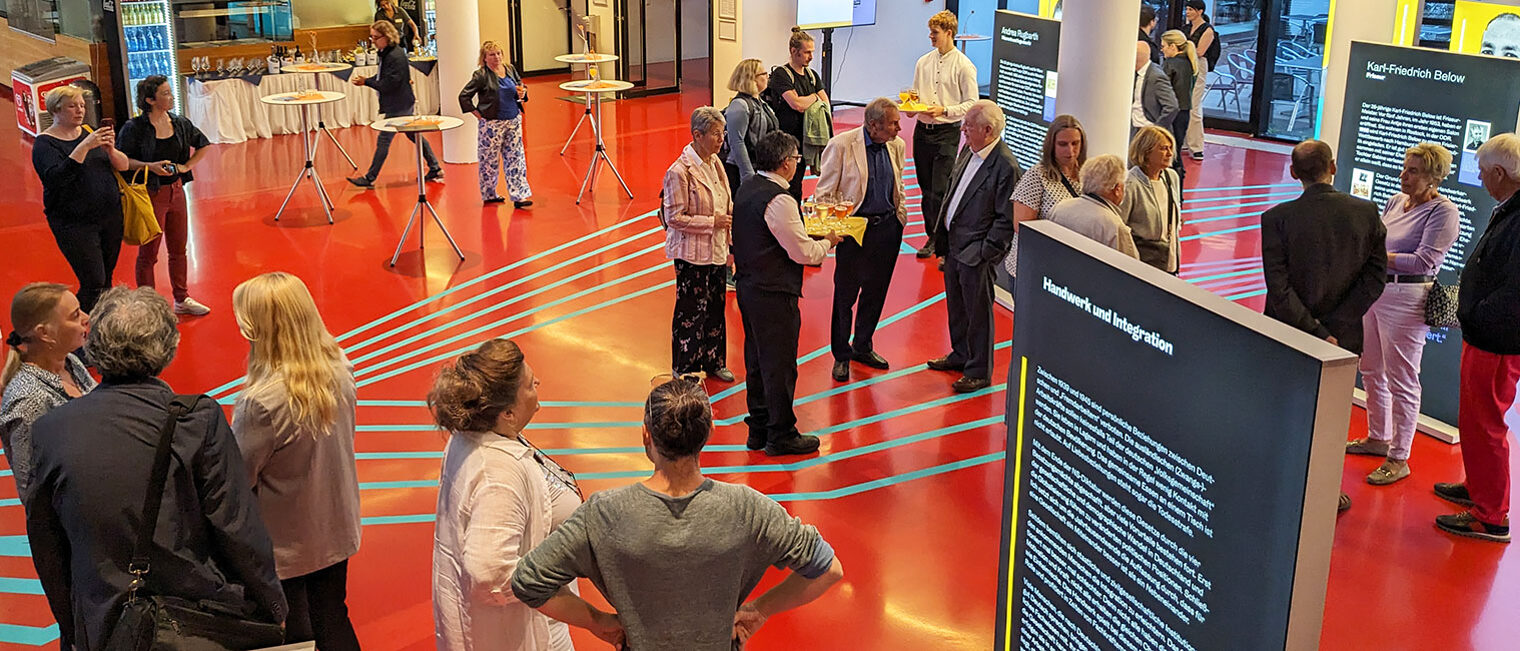 Ausstellung „Handwerk im Gepäck. Geflüchtete aus der DDR und in der Gegenwart“ Ausstellung „Handwerk im Gepäck. Geflüchtete aus der DDR und in der Gegenwart“