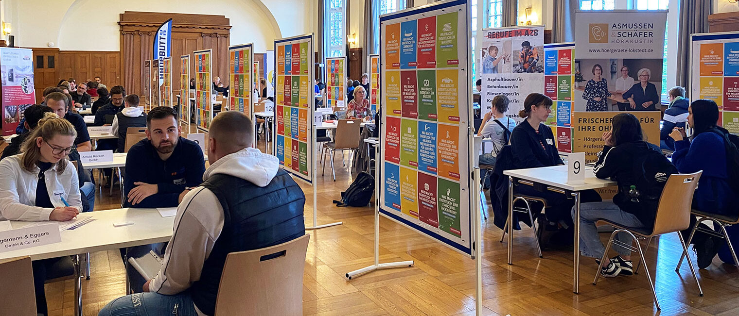 Das Praktikums-Speed-Dating in der Handwerkskammer Hamburg Raus aus der Klasse, rein ins Praktikum - Das Praktikums-Speed-Dating in der Handwerkskammer Hamburg