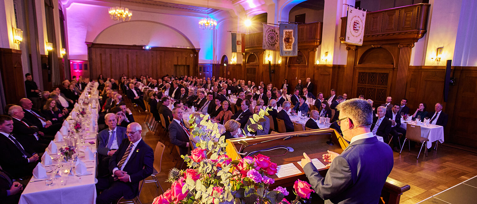 Jahresschlussversammlung der Handwerkskammer Hamburg 2023: Blick in den Großen Saal. Jahresschlussversammlung der Handwerkskammer Hamburg 2023: Blick in den Großen Saal.