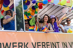 Umzugswagen von "Buntes Handwerk" beim CSD