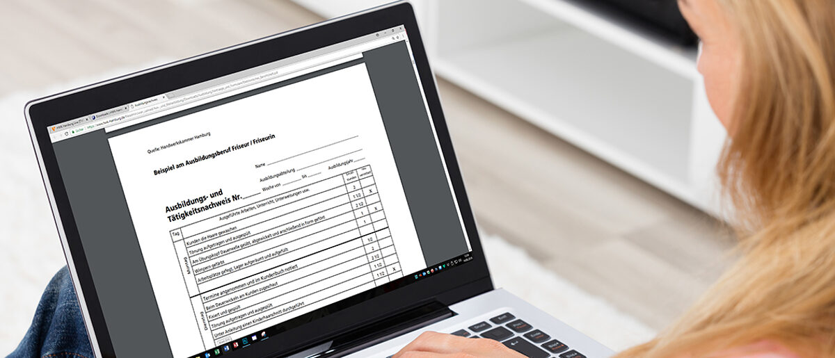 High Angle View Of A Woman Giving Online Survey On Laptop At Home Schlagwort(e): survey, online, computer, questionnaire, feedback, business, poll, laptop, screen, woman, data, desk, checklist, question, check, using, fill, assessment, house, home, review, hands, digital, analysis, evaluation, people, help, report, surveying, person, results, table, device, comment, opinion, looking, text, working, typing, electronic, browsing, technology, internet, casual, notebook, female, human, analyzing, information, suggestions